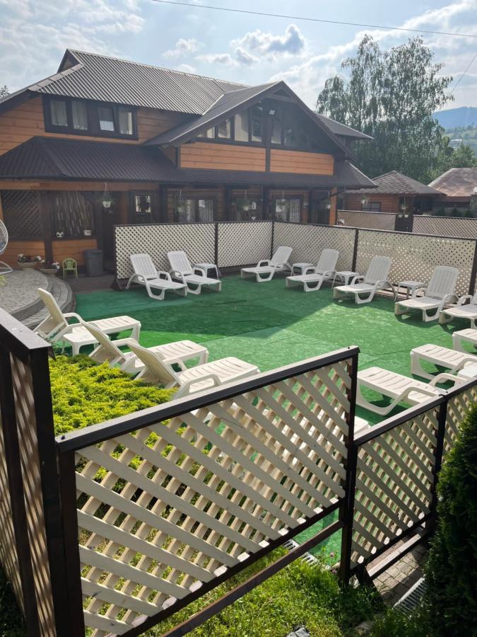 Central Courtyard Slavske Bagian luar foto