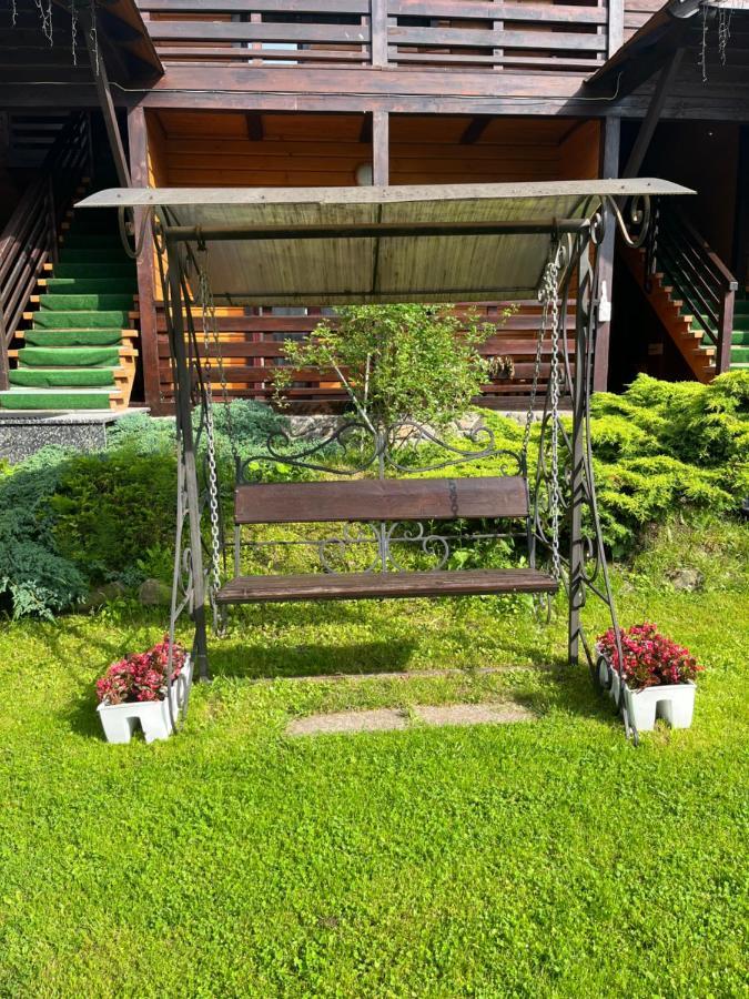 Central Courtyard Slavske Bagian luar foto