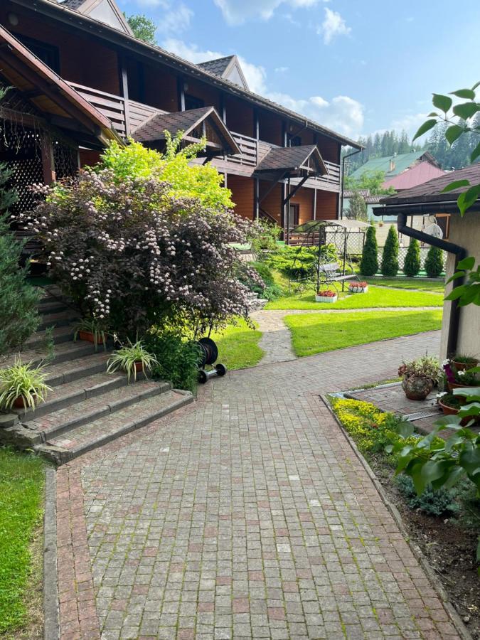 Central Courtyard Slavske Bagian luar foto