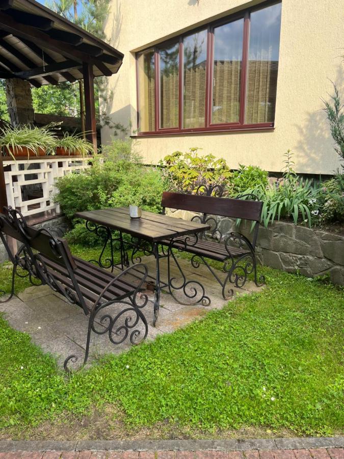 Central Courtyard Slavske Bagian luar foto