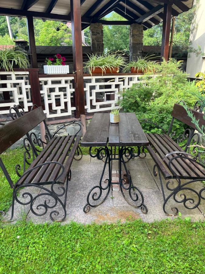 Central Courtyard Slavske Bagian luar foto