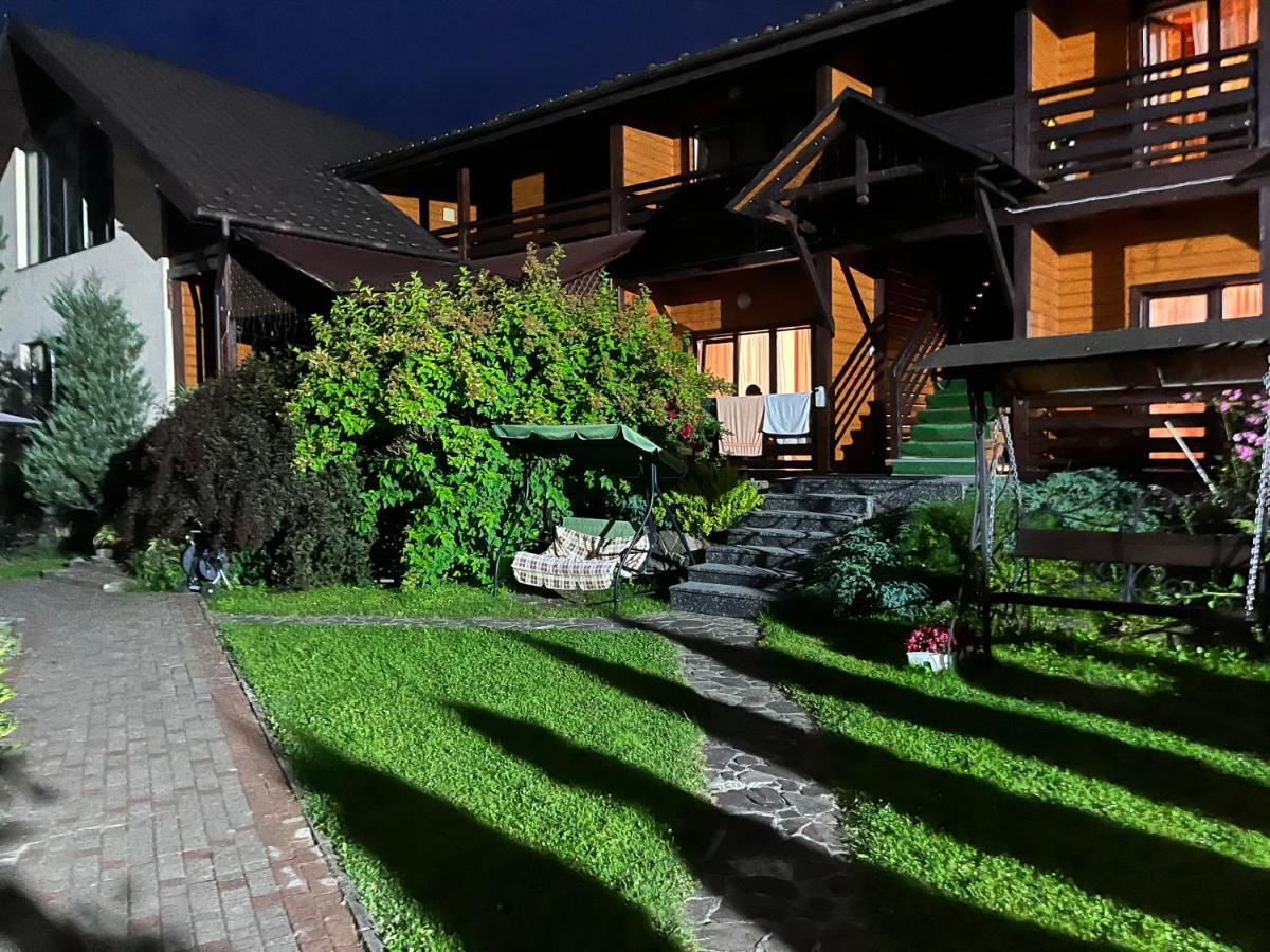 Central Courtyard Slavske Bagian luar foto