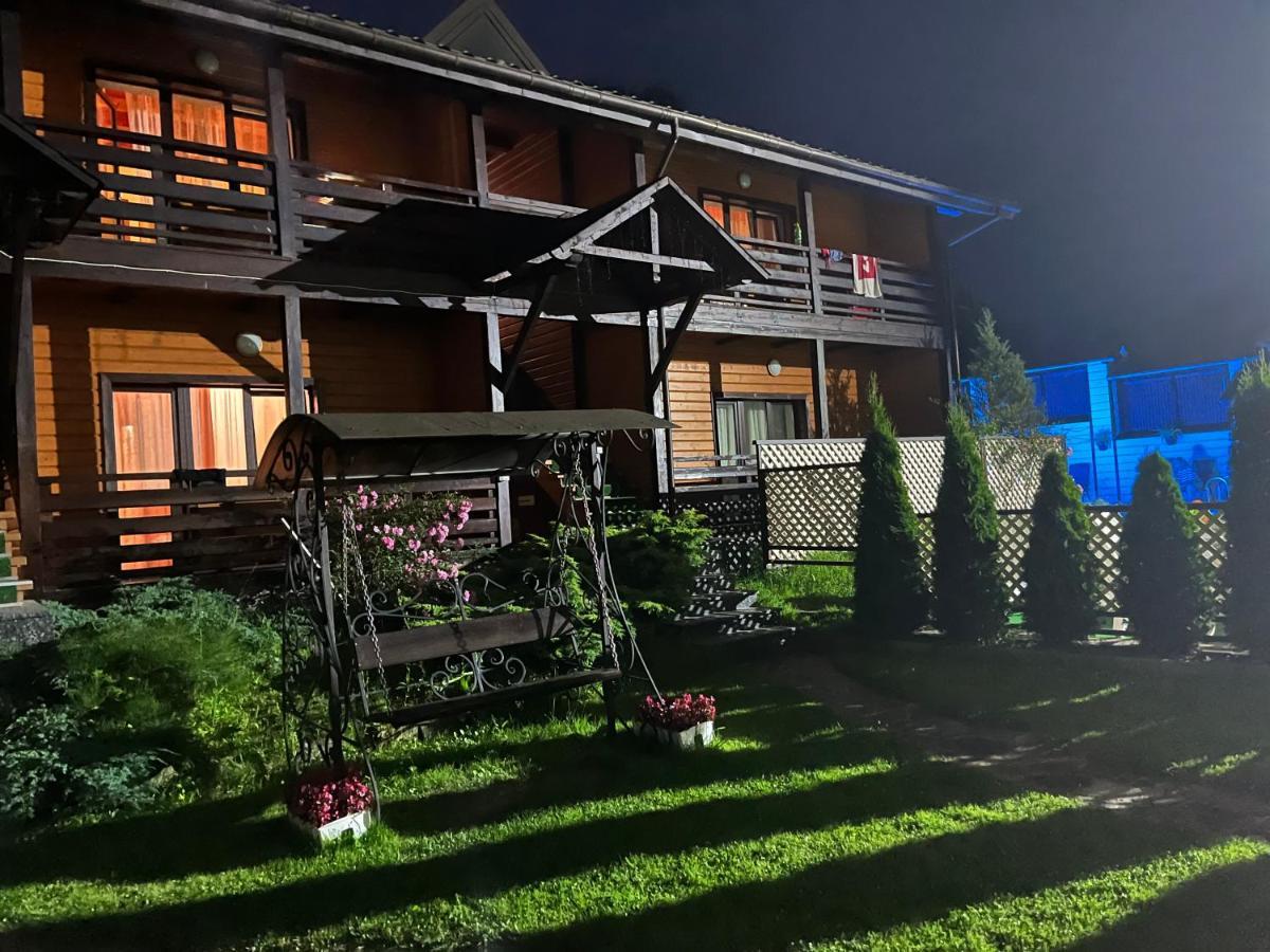 Central Courtyard Slavske Bagian luar foto
